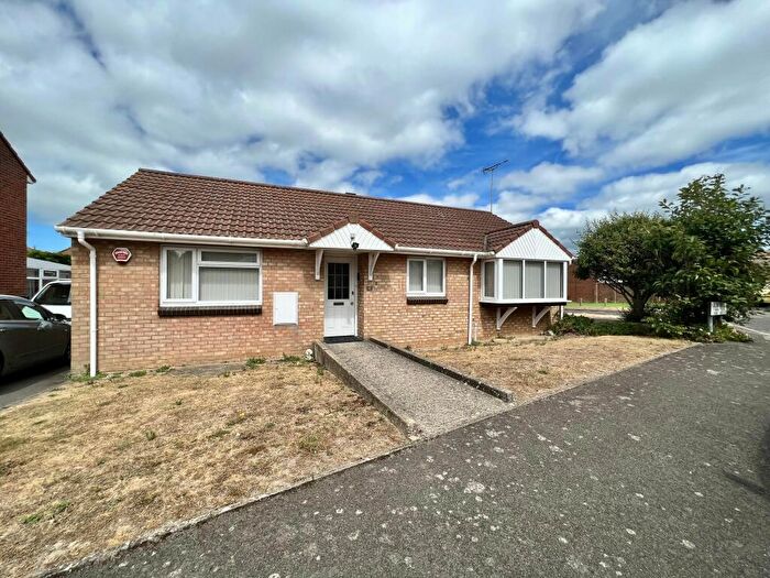 3 Bedroom Bungalow To Rent In Hadlow Drive, Palm Bay, CT9