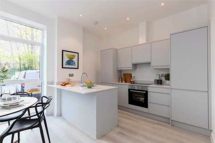 2 Bedroom Apartment To Rent In Parkview House, Wokingham, Berkshire, RG41