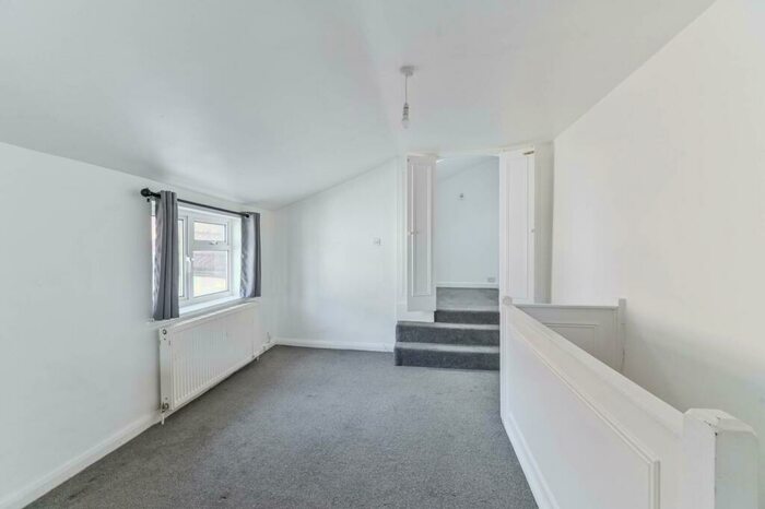 1 Bedroom Flat To Rent In Woodside Green, South Norwood, London, SE25