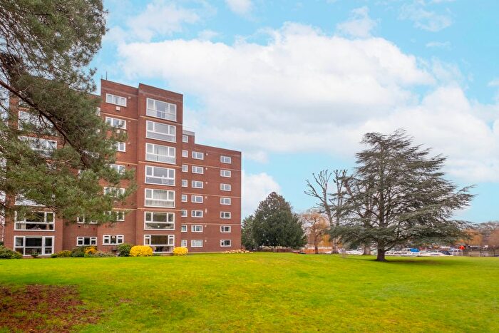 2 Bedroom Flat For Sale In Broom Park, Teddington, TW11