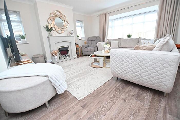 4 Bedroom Detached Bungalow For Sale In Clarendon Road, Canvey Island, SS8