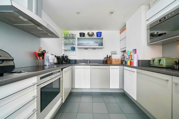 2 Bedroom Flat For Sale In Crews Street, Canary Wharf, E14