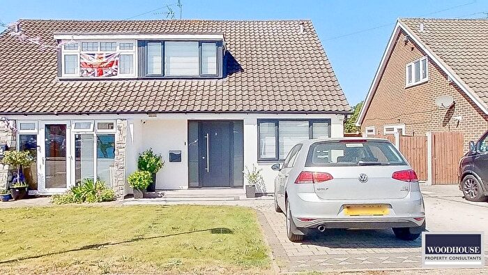 3 Bedroom Semi-Detached House To Rent In Stains Close, Cheshunt, Waltham Cross, EN8