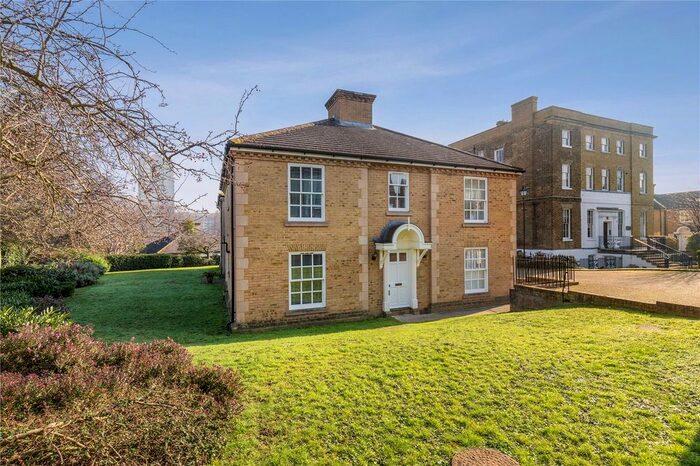 1 Bedroom Flat To Rent In Pine Court, Merton Road, London, SW18