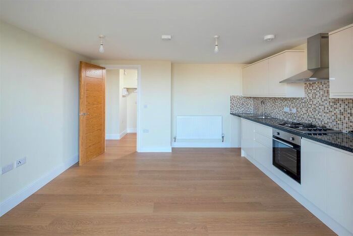 3 Bedroom Flat To Rent In (th Floor) Charter House, High Road, Ilford, IG1