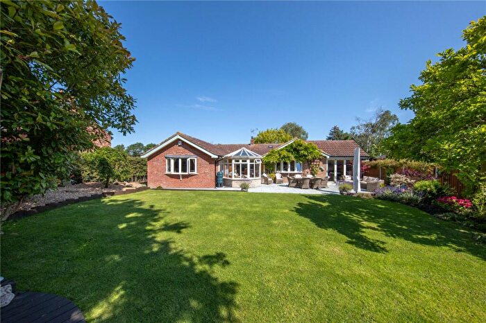 4 Bedroom Bungalow For Sale In North Crawley Road, Newport Pagnell, Buckinghamshire, MK16