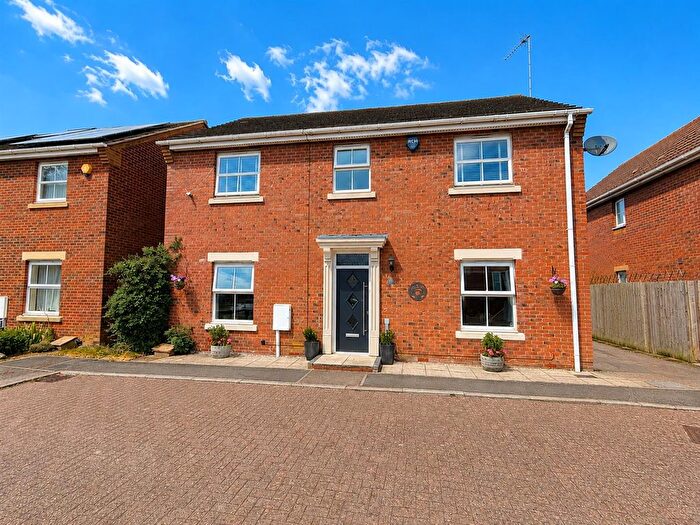 4 Bedroom Detached House For Sale In Morning Star Road, Daventry, NN11