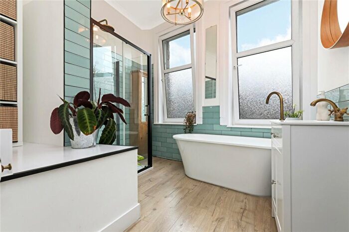 2 Bedroom Flat For Sale In Dukes Road, Rutherglen, Glasgow, South Lanarkshire, G73