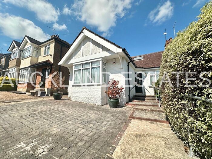 2 Bedroom Semi-Detached Bungalow For Sale In Park Avenue, Potters Bar, EN6