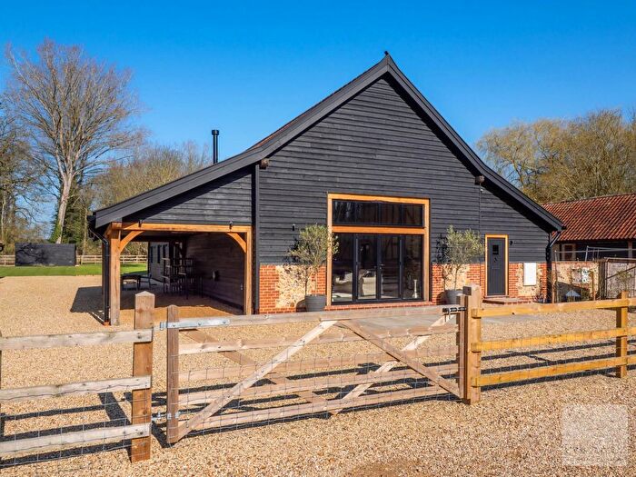 4 Bedroom Barn Conversion To Rent In Attleborough Road, Old Buckenham, NR17