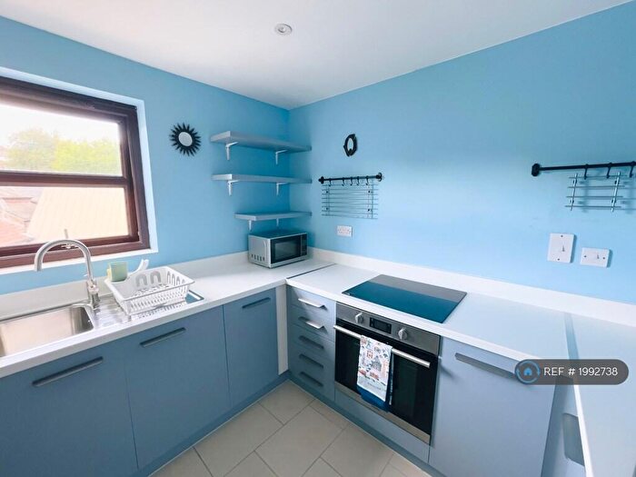 2 Bedroom Flat To Rent In Commercial Road, Exeter, EX2