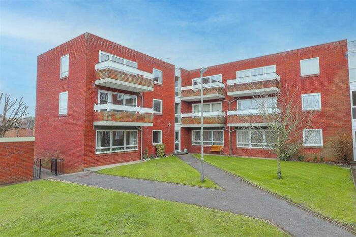 2 Bedroom Flat To Rent In Lansdowne Court, Churchfields, Broxbourne, EN10