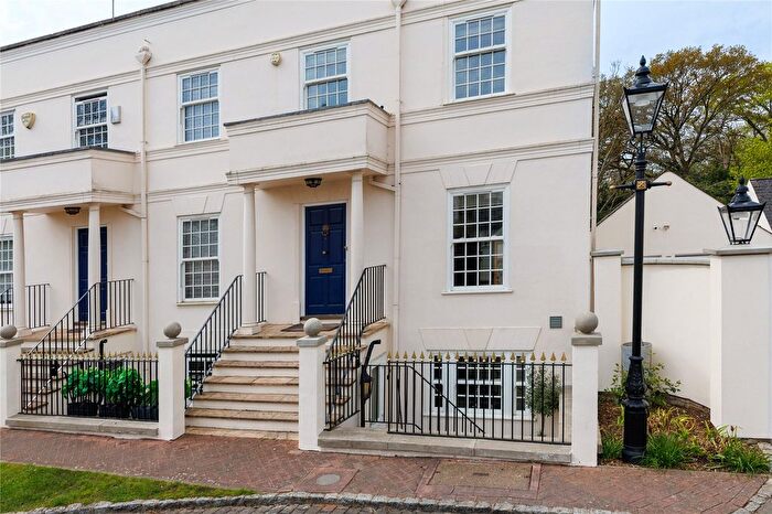 3 Bedroom End Of Terrace House For Sale In Seaton Close, Putney, London, SW15