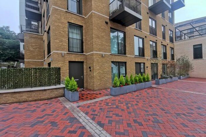 2 Bedroom Mews To Rent In Linden Close, Tunbridge Wells, TN4