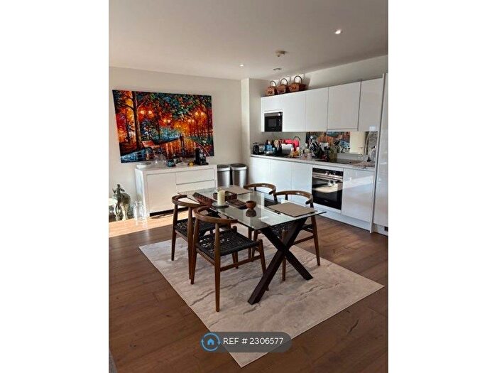 2 Bedroom Flat To Rent In Oakhill Road, Putney, SW15