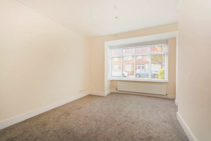 3 Bedroom House To Rent In Woodside Court Road, Croydon, CR0