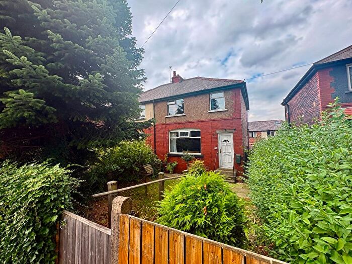 3 Bedroom Semi-Detached House For Sale In Springfield Road, Kearsley, Bolton, BL4