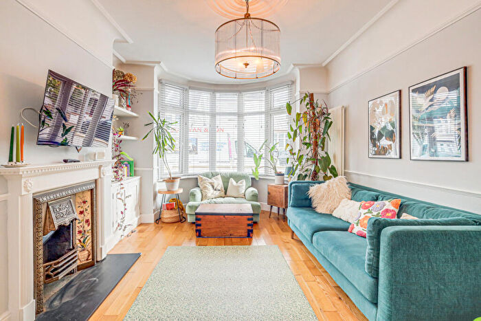 3 Bedroom Semi-Detached House For Sale In Dundonald Drive, Leigh-on-sea, SS9