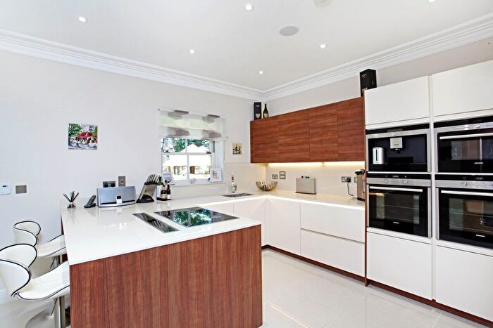5 Bedroom Detached House To Rent In Queensbury Gardens, Ascot, SL5