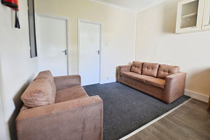 2 Bedroom Flat To Rent In Buckingham Road, London, IG1