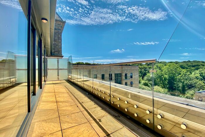 2 Bedroom Flat To Rent In Low Lane, Horsforth, Leeds, LS18