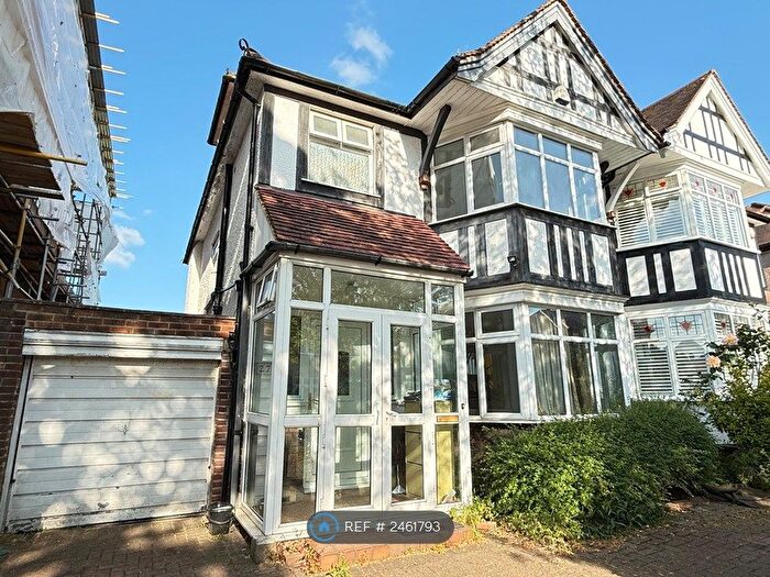 4 Bedroom Semi-Detached House To Rent In Lapstone Gardens, Harrow, HA3