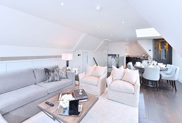 2 Bedroom Flat To Rent In Duke Street, London, W1K