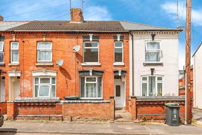 3 Bedroom House To Rent In Pemberton Street, Rushden, NN10