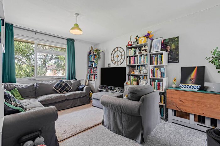 1 Bedroom Flat For Sale In Ilex Close, Englefield Green, Egham, Surrey, TW20
