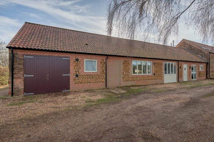 4 Bedroom Barn Conversion For Sale In Lower Farm, East Winch, King's Lynn, PE32