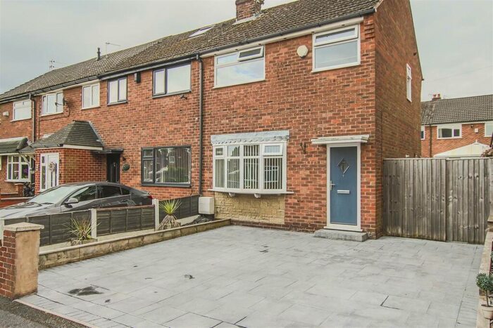 3 Bedroom End Of Terrace House To Rent In Leven Close, Kearsley, BL4