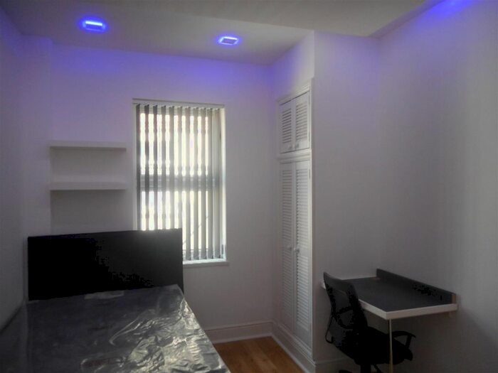 3 Bedroom Flat To Rent In Richmond Crescent, Roath, Cardiff, CF24