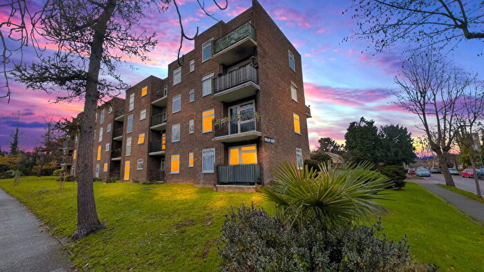 1 Bedroom Flat For Sale In Wallington, Surrey, SM6