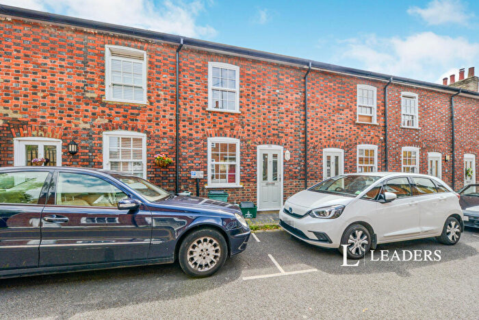 2 Bedroom House To Rent In College Place, St. Albans, AL3