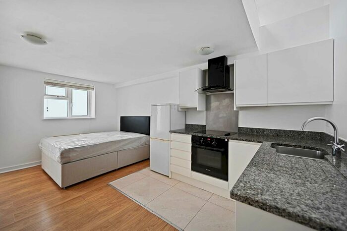 Studio To Rent In Uxbridge Road, Shepherds Bush, London, W12