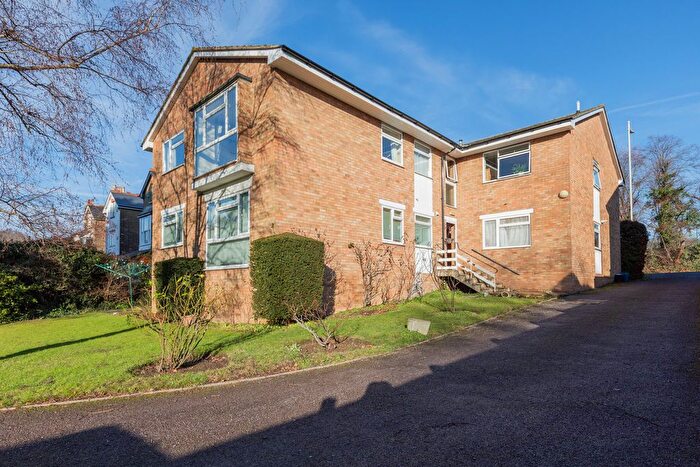 2 Bedroom Flat For Sale In Whitehall Road, Woodford Green, IG8