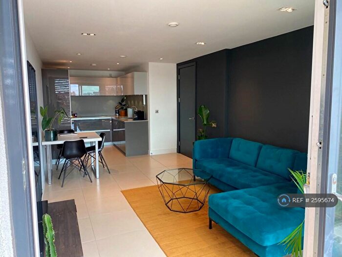 1 Bedroom Flat To Rent In The Spectrum Buildings, London, N1