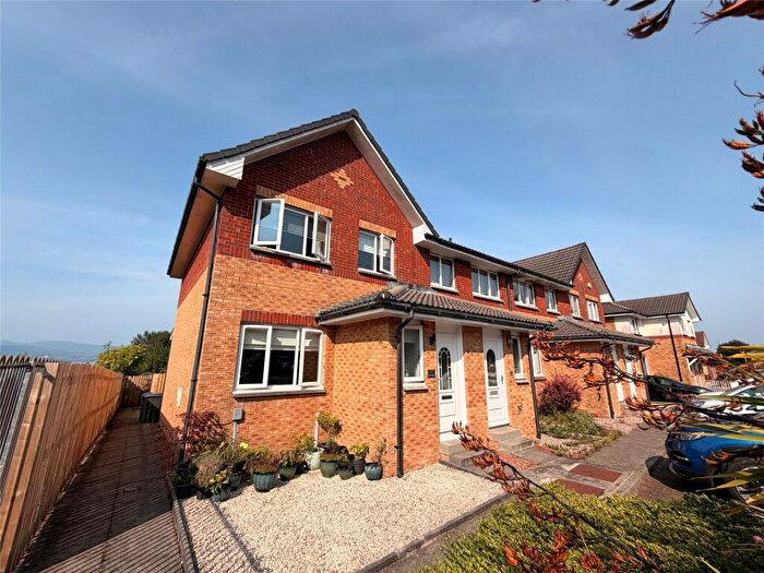 3 Bedroom End Of Terrace House For Sale In Killochend Drive, Greenock, Inverclyde, PA15
