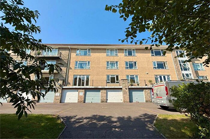 2 Bedroom Flat For Sale In Shrubbery Avenue, Weston-s-Mare - ' Balcony, BS23