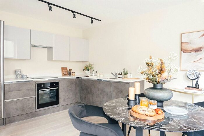 1 Bedroom Flat For Sale In Marlborough House, - Chiswick High Road, London, W4