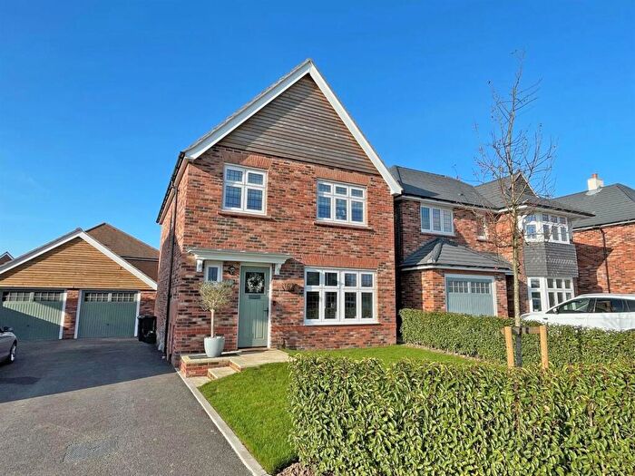 3 Bedroom Detached House For Sale In Border Close, Shaftesbury, SP7
