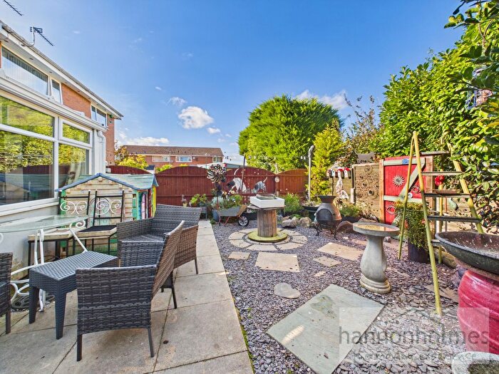 2 Bedroom Maisonette For Sale In Chester Avenue, Little Lever, Bolton, BL3
