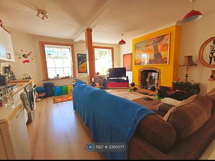 1 Bedroom Flat To Rent In Pittville Lawn, Cheltenham, GL52