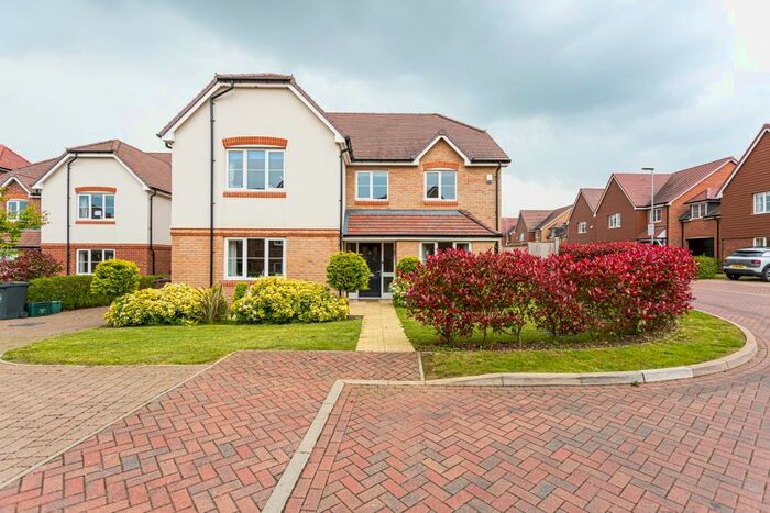 6 Bedroom Detached House To Rent In Miley Close, Harpenden, AL5