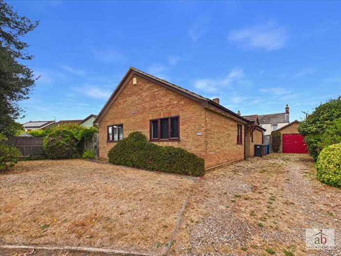 3 Bedroom Bungalow For Sale In Mill Rise, Holbrook, IP9