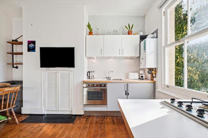 1 Bedroom Flat For Sale In Marjorie Grove, Battersea, SW11