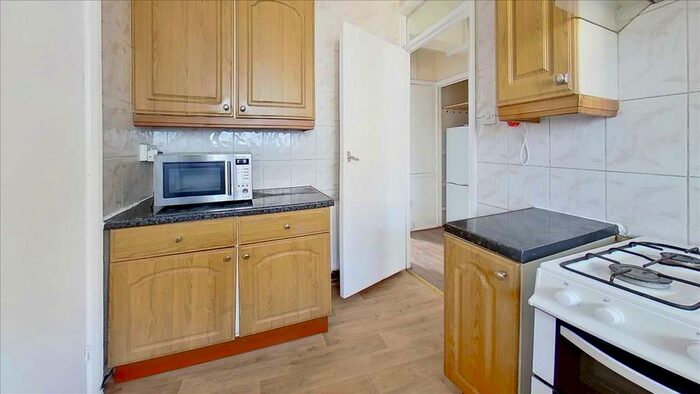 2 Bedroom Flat To Rent In Armfield Crescent, Mitcham CR4