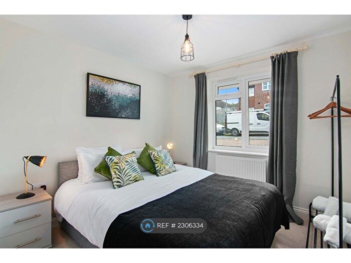 2 Bedroom Flat To Rent In Botley, Oxford, OX2