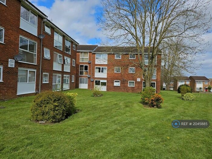 2 Bedroom Flat To Rent In Roydon Court, Hemel Hempstead, HP2