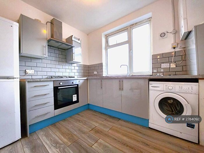 2 Bedroom Flat To Rent In High Road Leyton, London, E10